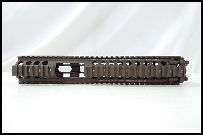 東京)DANIEL DEFENSE ダニエルディフェンス RIS II M4A1 FSP FDE 実物ハンドガード