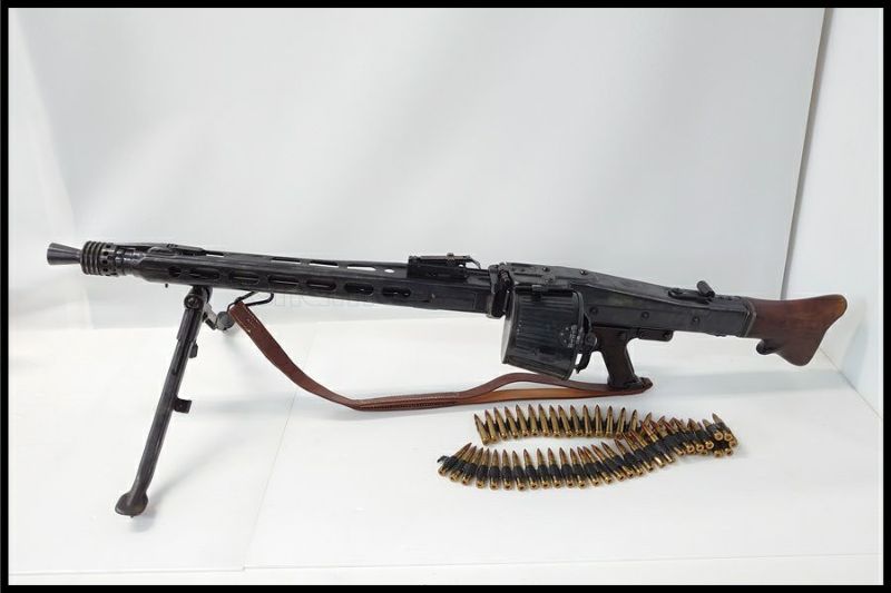 東京)無可動銃 ユーゴスラビア MG42/M53 機関銃 ドラムマガジン付