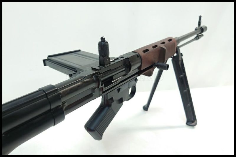 ドイツ軍　 松栄 FG42 Type1 ウォールナットハンドガード 楽天市場】ショウエイ 松栄 ドイツ軍 FG42 タイプ1 ダミーカート
