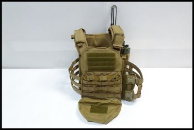 東京)ORDNANCE TACTICAl OKINAWA オードナンス プレートキャリア COBRAバックルタイプ コヨーテ ポーチ ダミープレート付