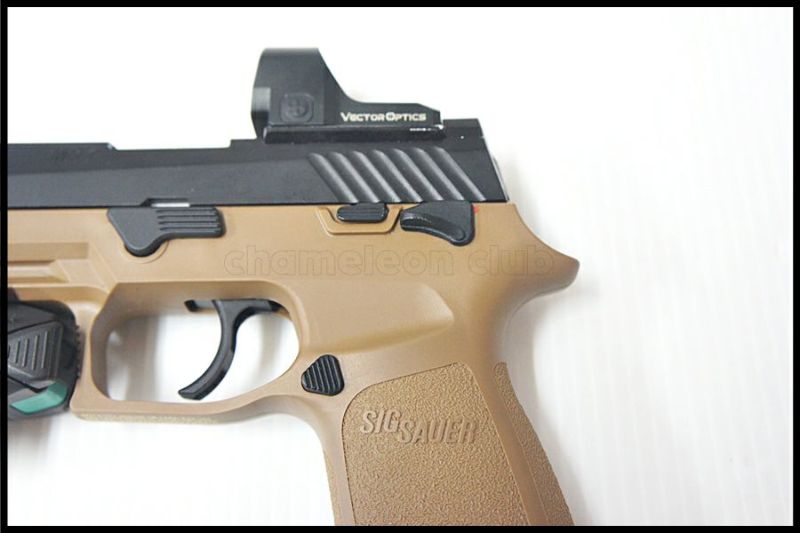 福岡)SIG SAUER ProForce M17 ガスブローバック マガジン注入バルブ変換 ドットサイト ウェポンライト他付属 カスタム