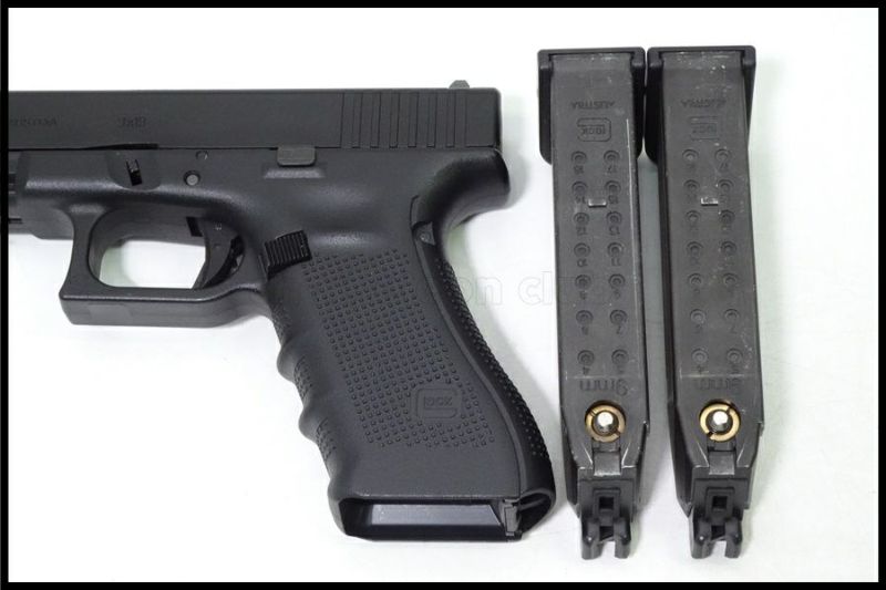 GLOCK 17 Gen.4 ガスブローバック 予備マガジン4本付 東京)東京マルイ グロック17 Gen.4 ガスブローバック 予備マガジン付