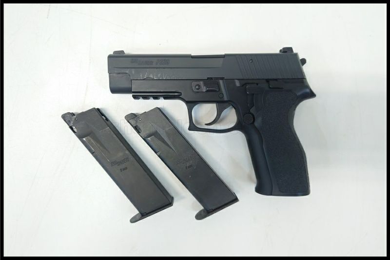 東京)東京マルイ SIG P226 E2 ガスブローバック 予備マガジン付