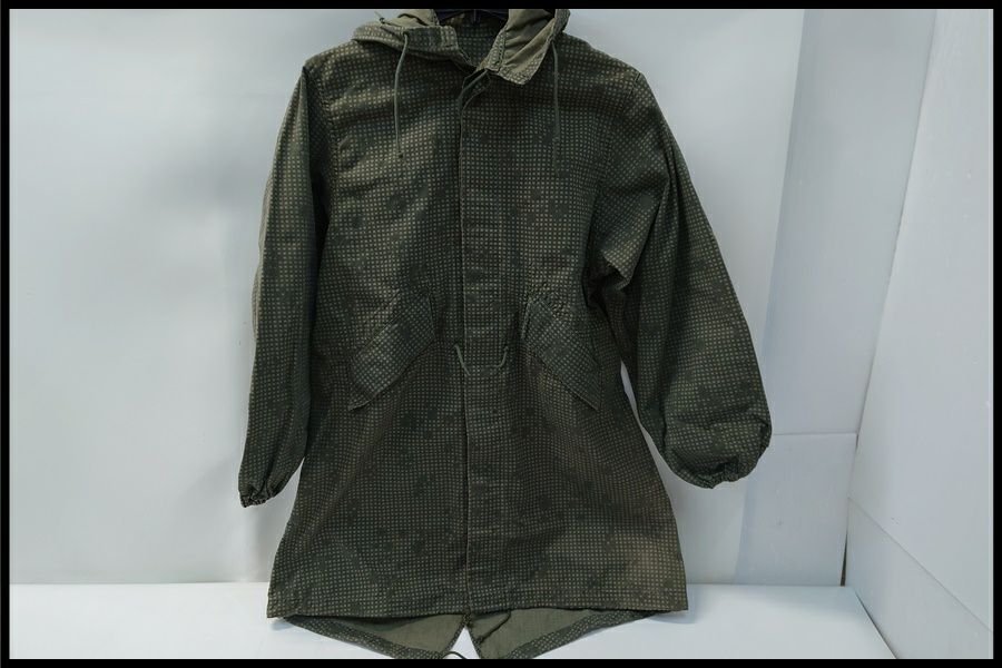 東京)米軍放出品 パーカー ナイトカモ MEDIUM DLA100-84