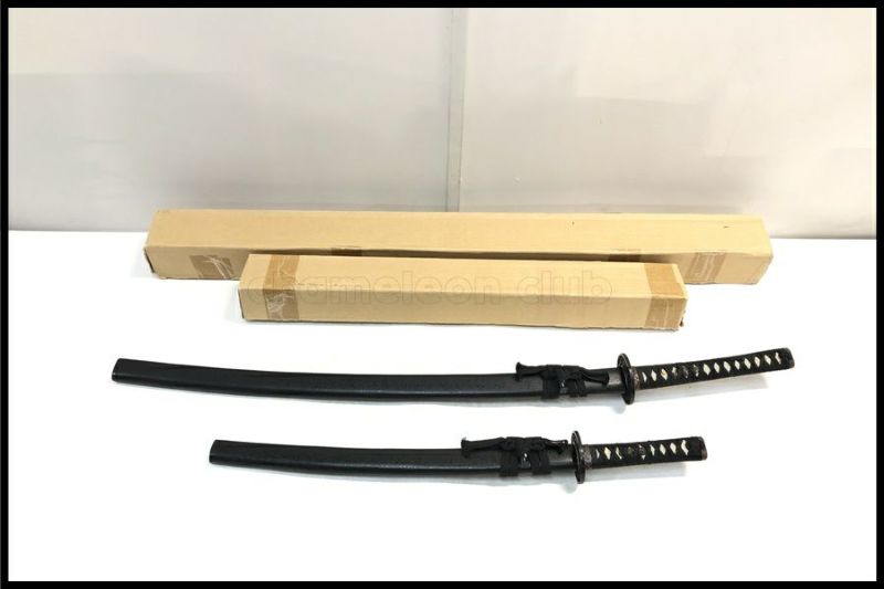 東京)メーカー不明 模造刀 黒石目 大刀/小刀セット 約99/66cm