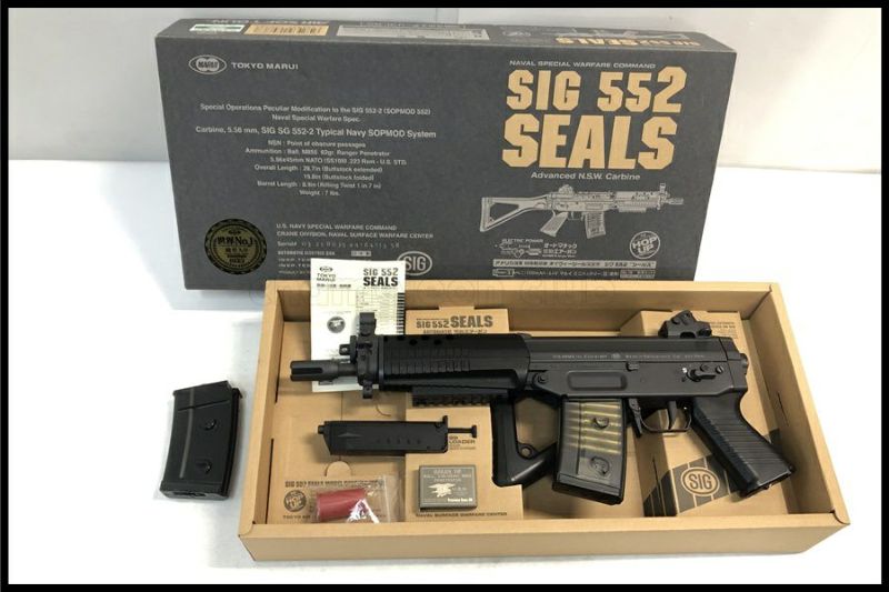 東京)東京マルイ SIG 552 SEALS スタンダード電動ガン 予備マガジン付